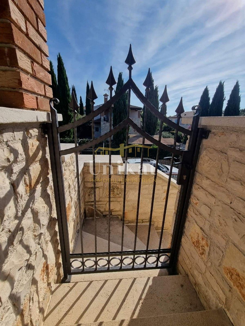 Dvojna hiša v istrskem slogu